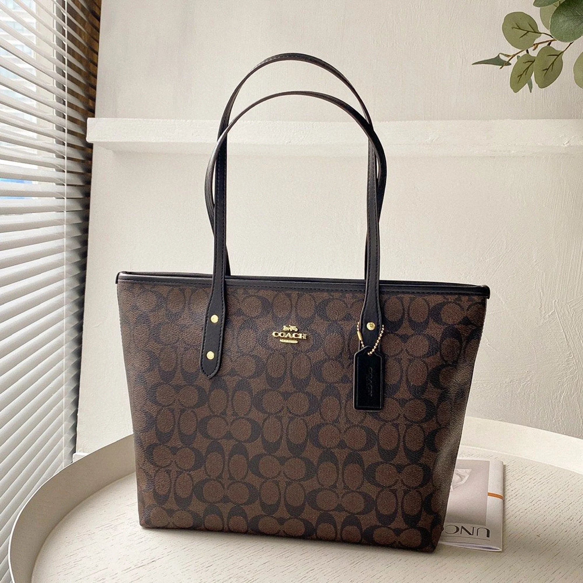 Drazo Valentine Tote Bags